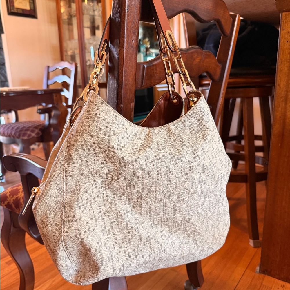 Michael Kors Cream Monogram Shoulder Bag with Gold Hardware - Picture 3 of 7